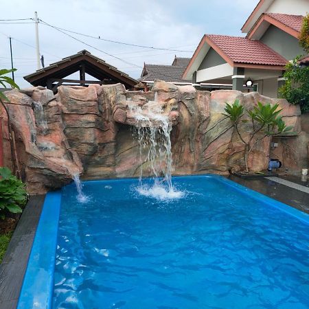 Roemahkoe Holidayhome Malacca Exteriör bild