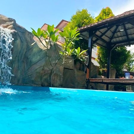 Roemahkoe Holidayhome Malacca Exteriör bild