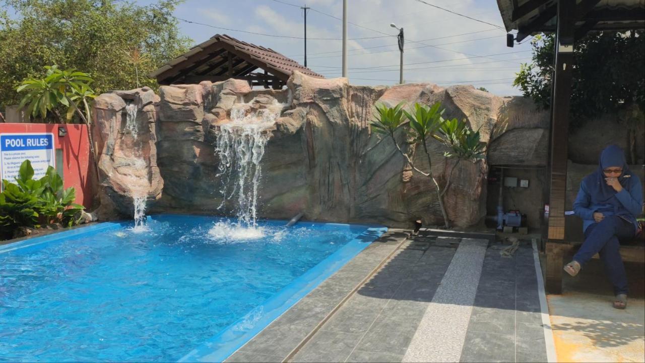 Roemahkoe Holidayhome Malacca Exteriör bild