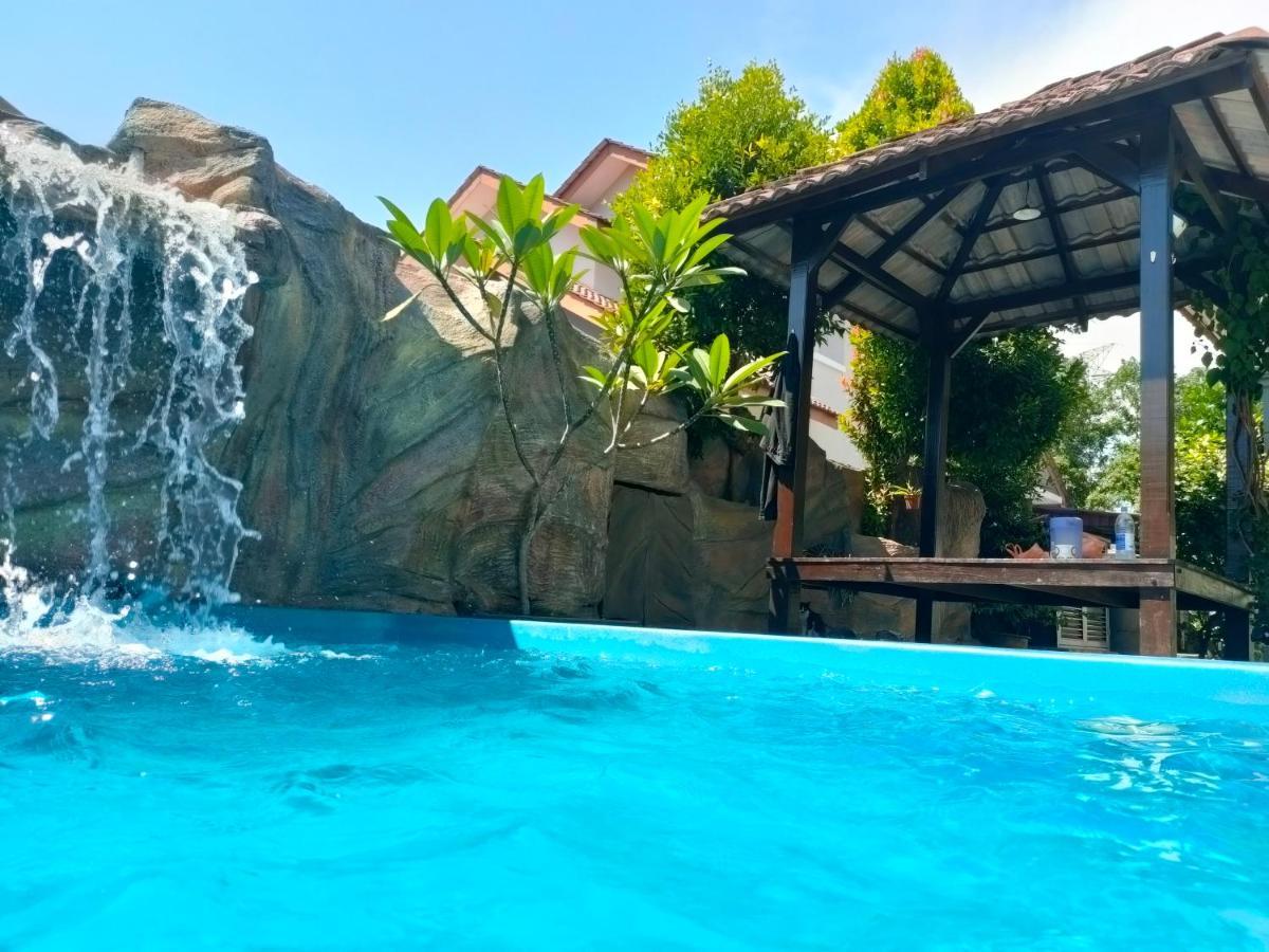 Roemahkoe Holidayhome Malacca Exteriör bild