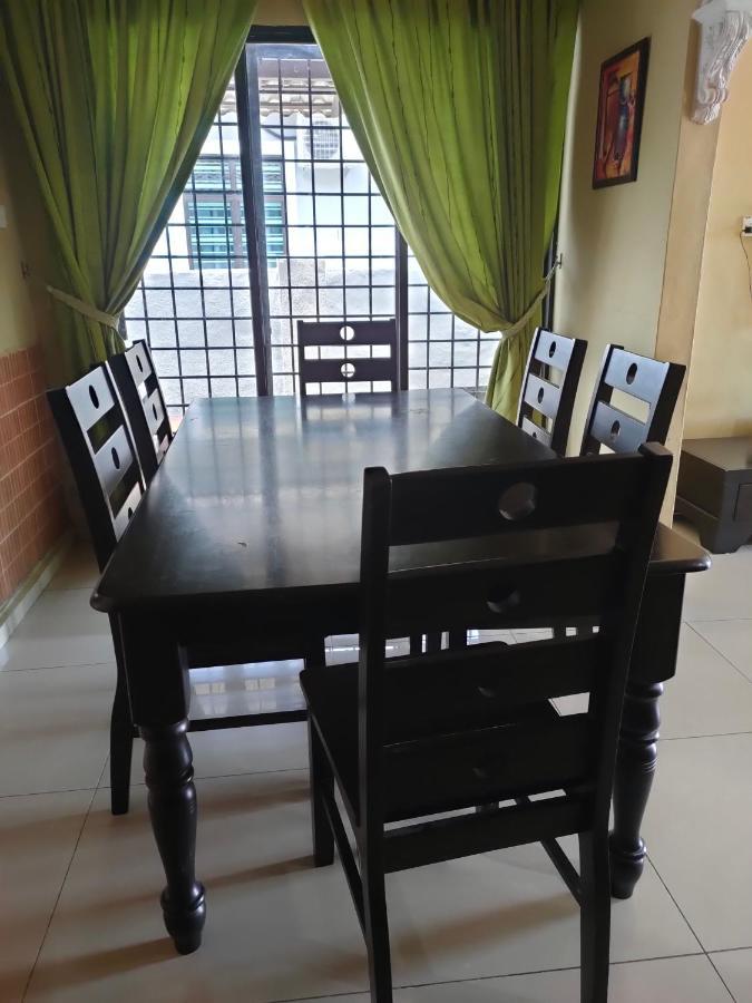 Roemahkoe Holidayhome Malacca Exteriör bild