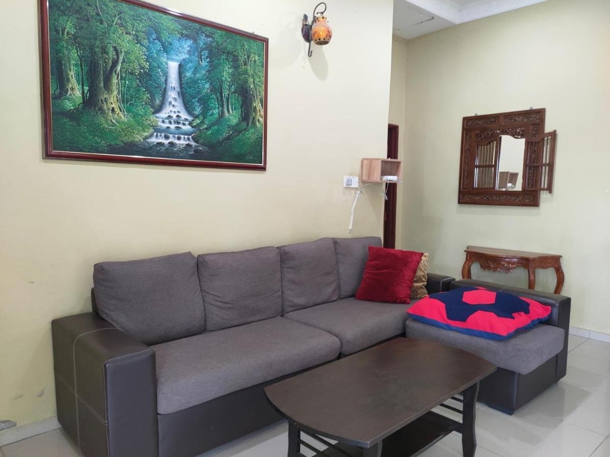 Roemahkoe Holidayhome Malacca Exteriör bild