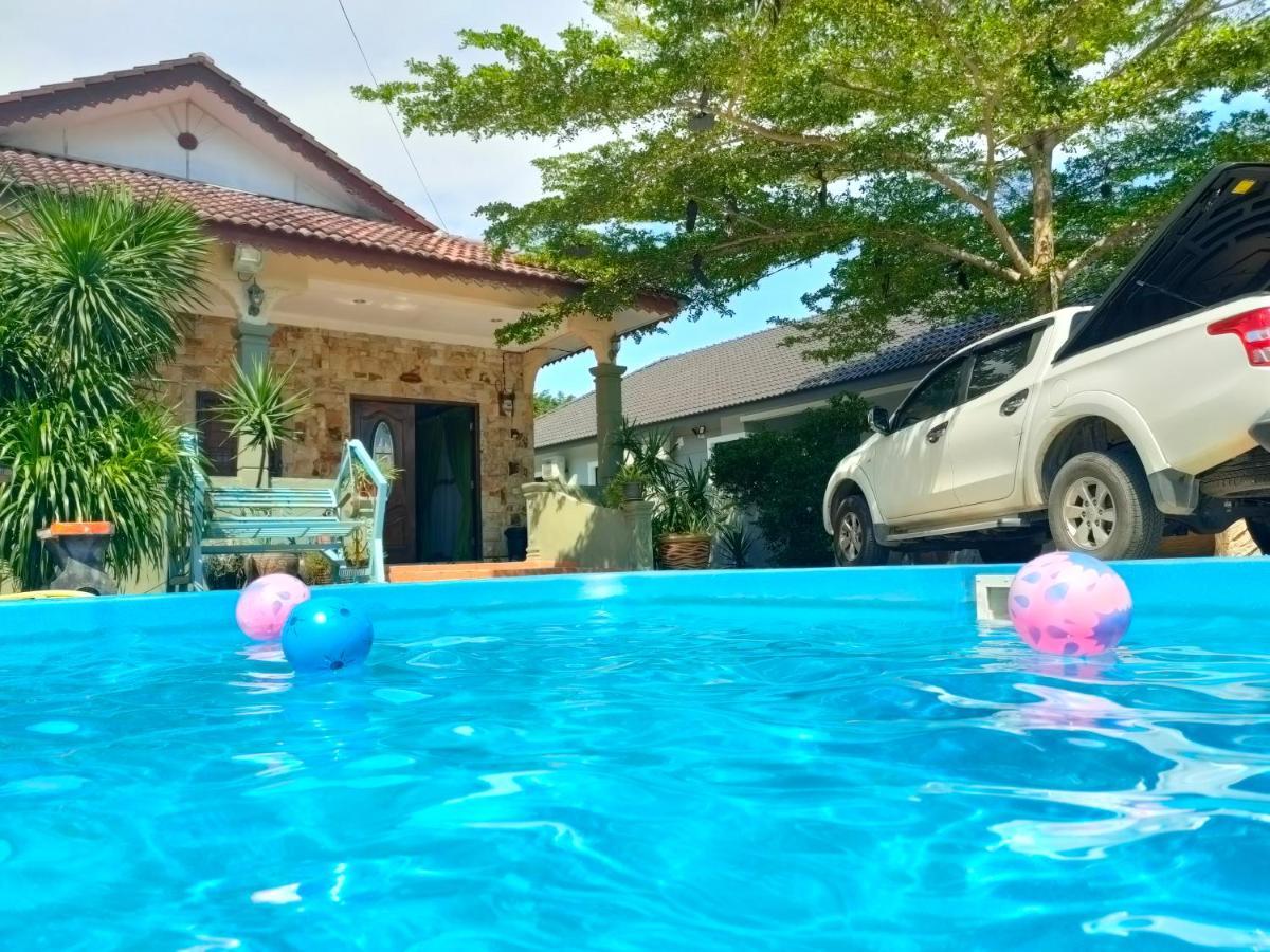 Roemahkoe Holidayhome Malacca Exteriör bild