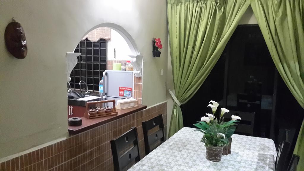 Roemahkoe Holidayhome Malacca Exteriör bild