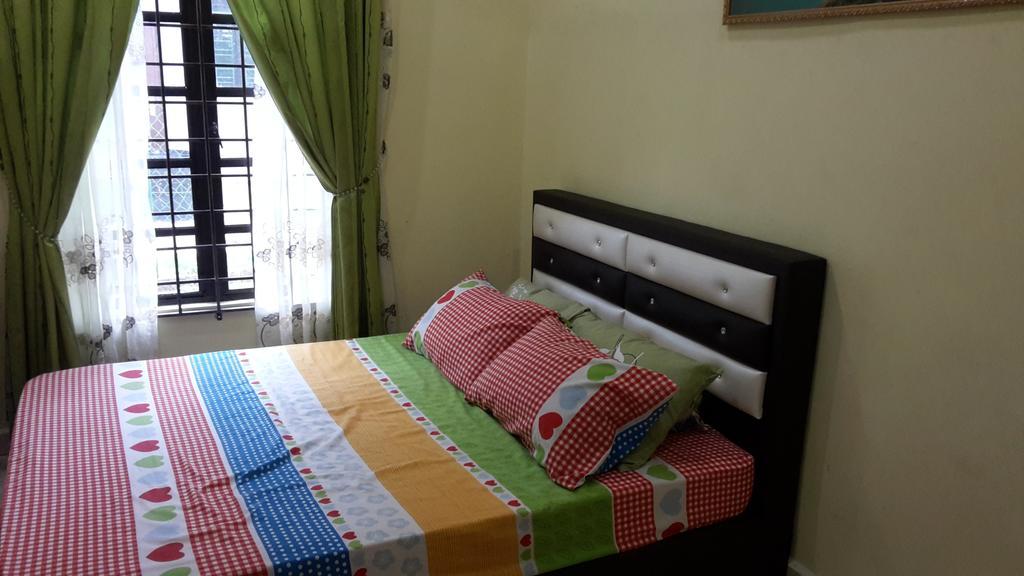 Roemahkoe Holidayhome Malacca Exteriör bild