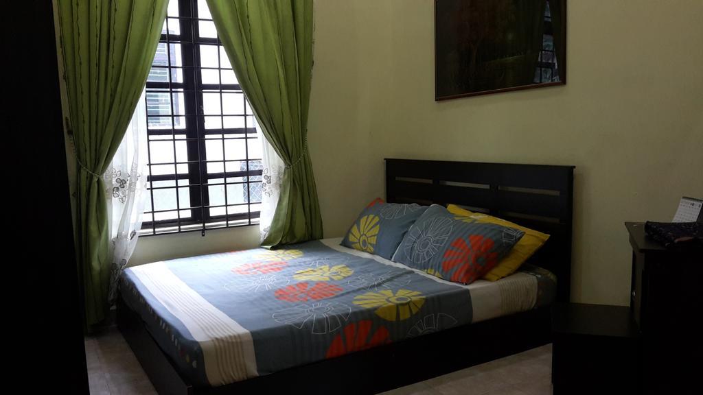 Roemahkoe Holidayhome Malacca Exteriör bild