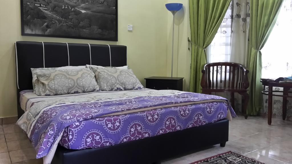 Roemahkoe Holidayhome Malacca Exteriör bild